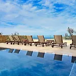 公寓 Luxurious Maisonette With Pool & Hot Tub In 沙拉