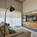 Luxurious Maisonette With Pool & Hot Tub In *