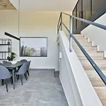 Luxurious Maisonette With Pool & Hot Tub In * 沙拉