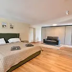 Luxurious Maisonette With Pool & Hot Tub In 公寓 沙拉