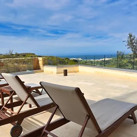 Luxurious Maisonette With Pool In *