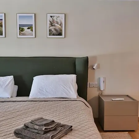 Luxurious Maisonette With Pool In *