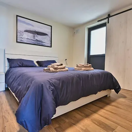 Luxurious Maisonette With Pool In