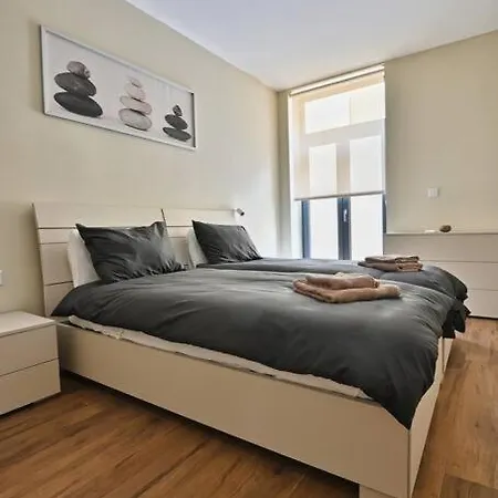 Luxurious Maisonette With Pool & Hot Tub In شقة