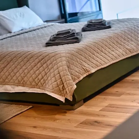 Luxurious Maisonette With Pool & Hot Tub In *