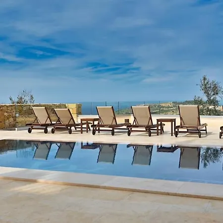 Luxurious Maisonette With Pool & Hot Tub In شقة