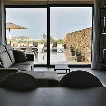 Luxurious Maisonette With Pool In *