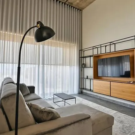 Luxurious Maisonette With Pool In *