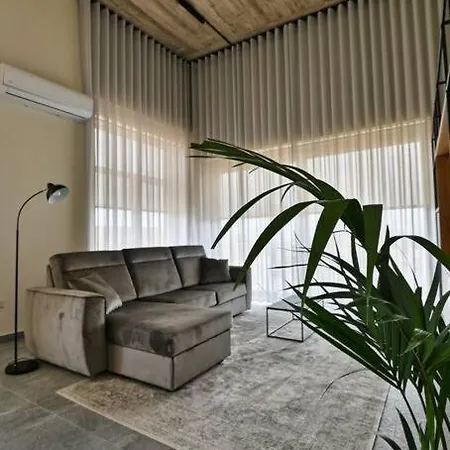 Luxurious Maisonette With Pool In *