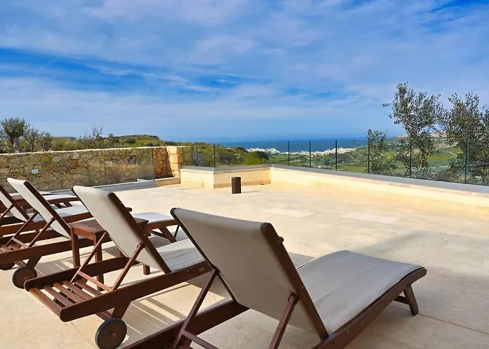 Luxurious Maisonette With Pool & Hot Tub In *