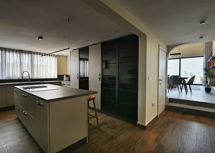 Luxurious Maisonette With Pool & Hot Tub In Xagħra