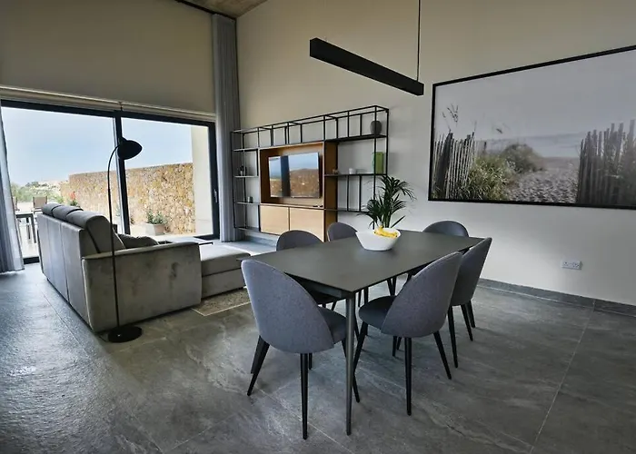 Luxurious Maisonette With Pool & Hot Tub In