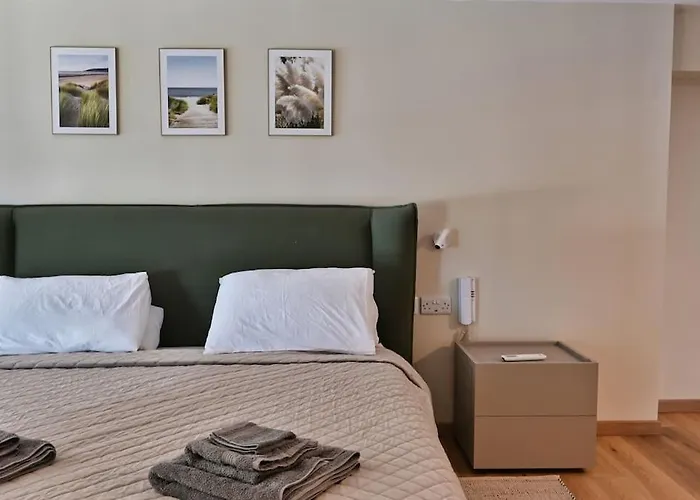 Luxurious Maisonette With Pool & Hot Tub In *