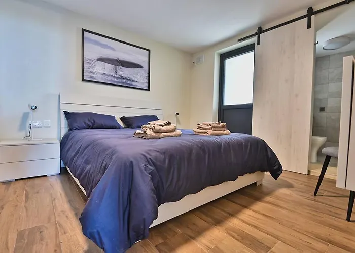 Luxurious Maisonette With Pool & Hot Tub In