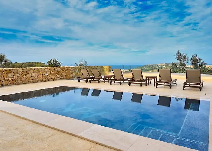 Luxurious Maisonette With Pool & Hot Tub In Appartamento Xagħra