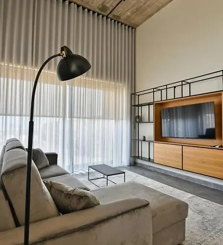 Luxurious Maisonette With Pool & Hot Tub In *