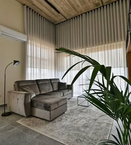 Luxurious Maisonette With Pool & Hot Tub In *