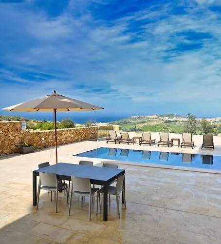 Luxurious Maisonette With Pool & Hot Tub In Appartamento Xagħra