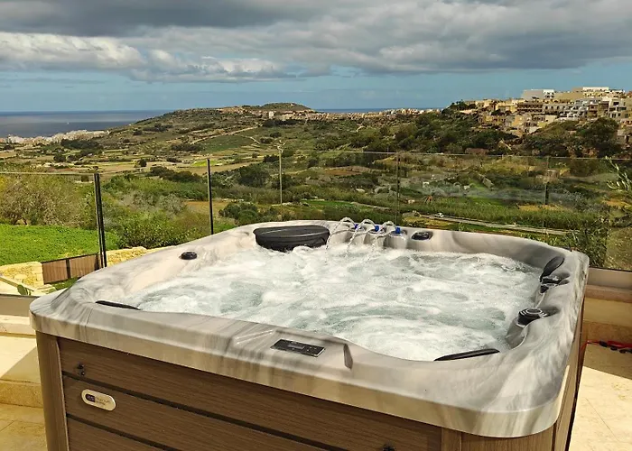 Luxurious Maisonette With Pool & Hot Tub In Xagħra