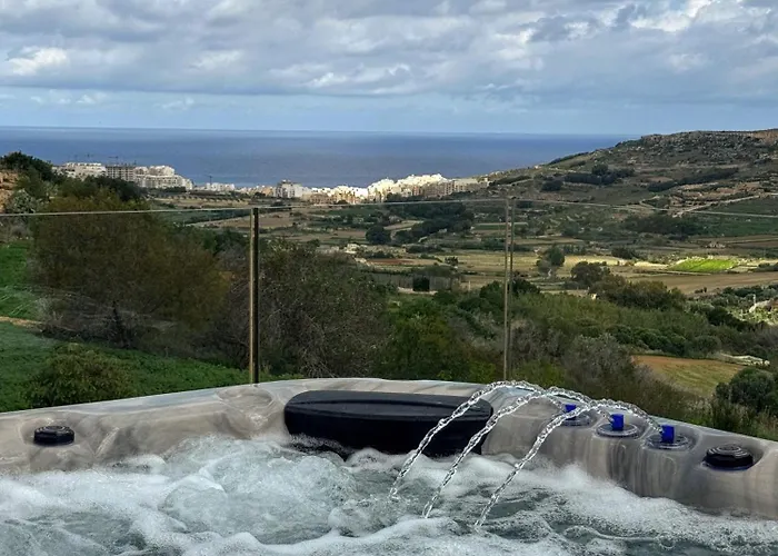 Luxurious Maisonette With Pool & Hot Tub In Appartamento Xagħra